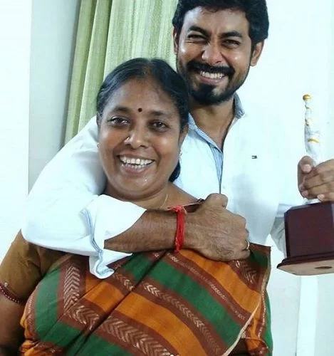 Aari Arjuna With His Mother
