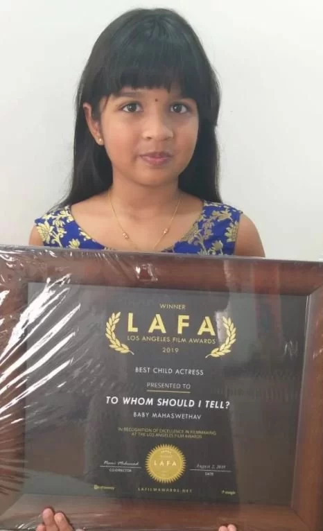 Mahaswetha with her Best Child Actress award at Los Angeles Film Awards 2019 for her role in the short film titled "To Whom Should I tell"