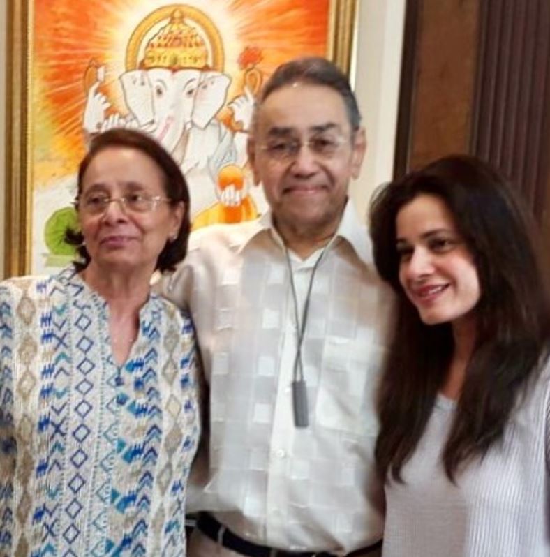 Neelam Kothari with her parents