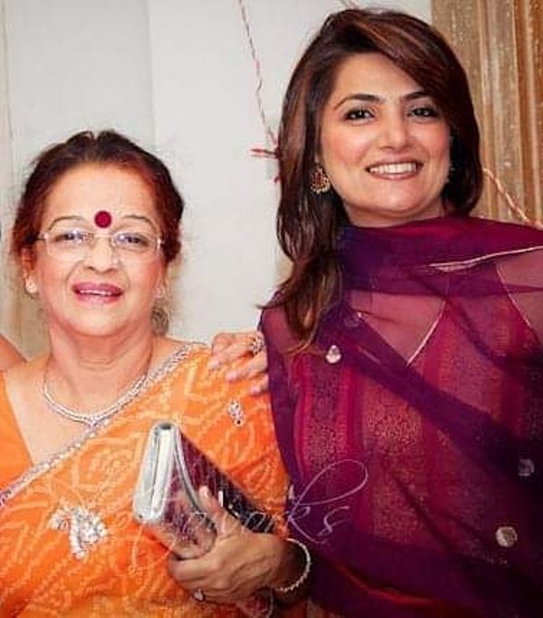 Atul Khatri's mother and wife
