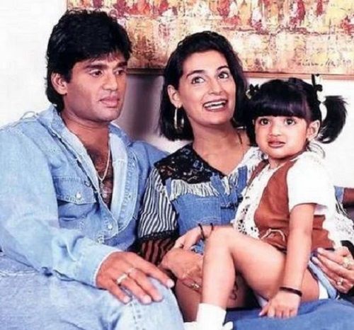 An Old Picture of Mana Shetty with her Husband and Daughter