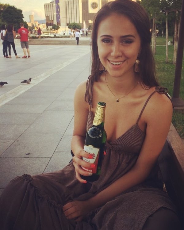 Maria Bakalova drinking beer