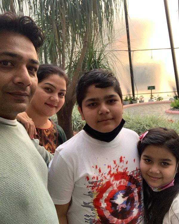 Hemant Kher with his kids