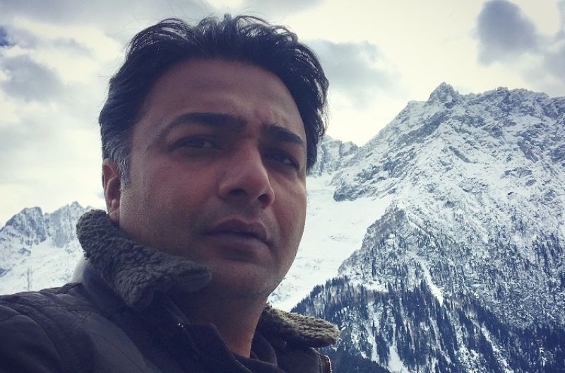 Hemant Kher travelling