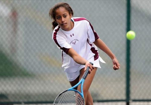 Malia Obama playing tennis