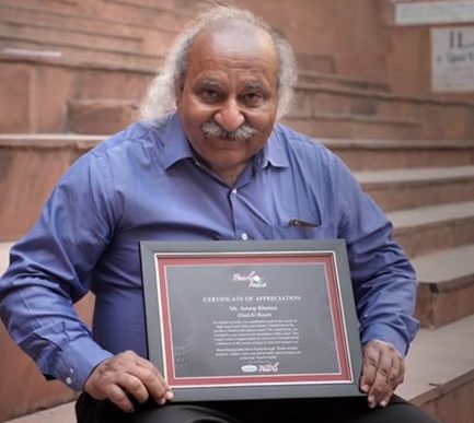 Anoop Khanna with his Certificate of Appreciation by Rajnigandha Silver Pearls