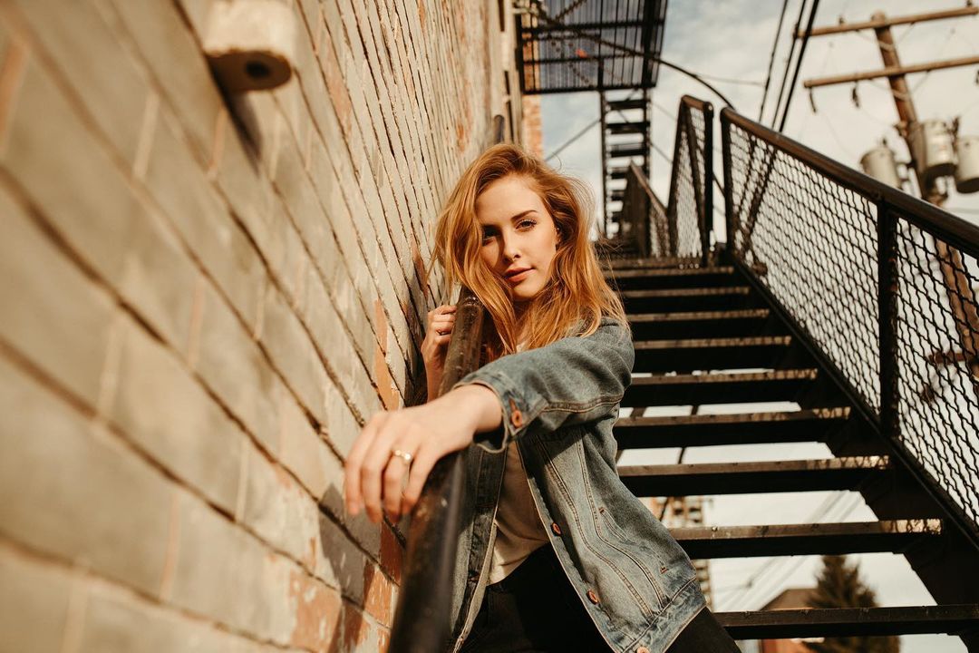 एमिली एरिकसन (मॉडल) विकी, जीवनी, आयु, प्रेमी, परिवार, तथ्य और अधिक - विकीफौसम