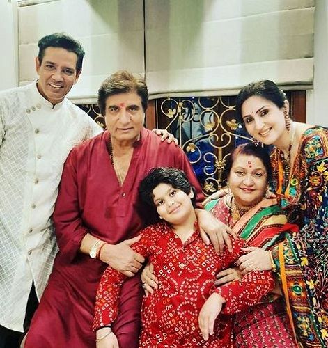 Raj Babbar with his wife Nadira, daughter, son-in-law, and grandson