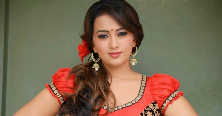 Ester Noronha Wiki-Bio-Age-Husband-Salary-Photos-Video-News-Ig-Fb-Tw