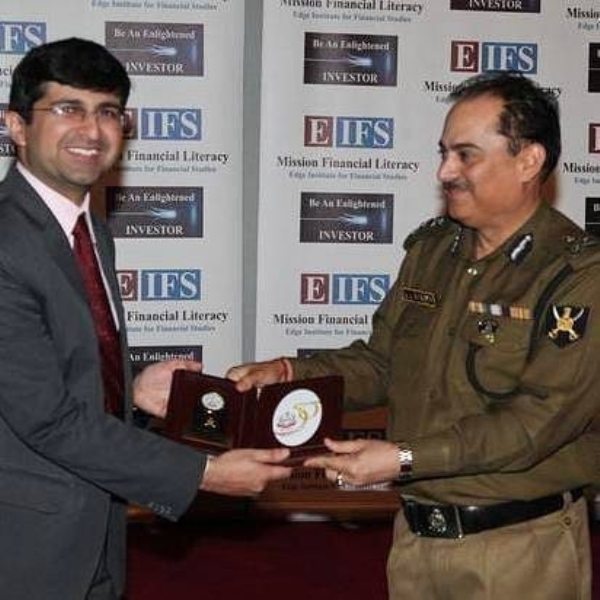 Varun Malhotra receiving a memento from a BSF officer for conducting training programs on financial literacy