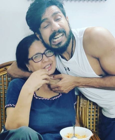 Vishnu Vishal with his mother