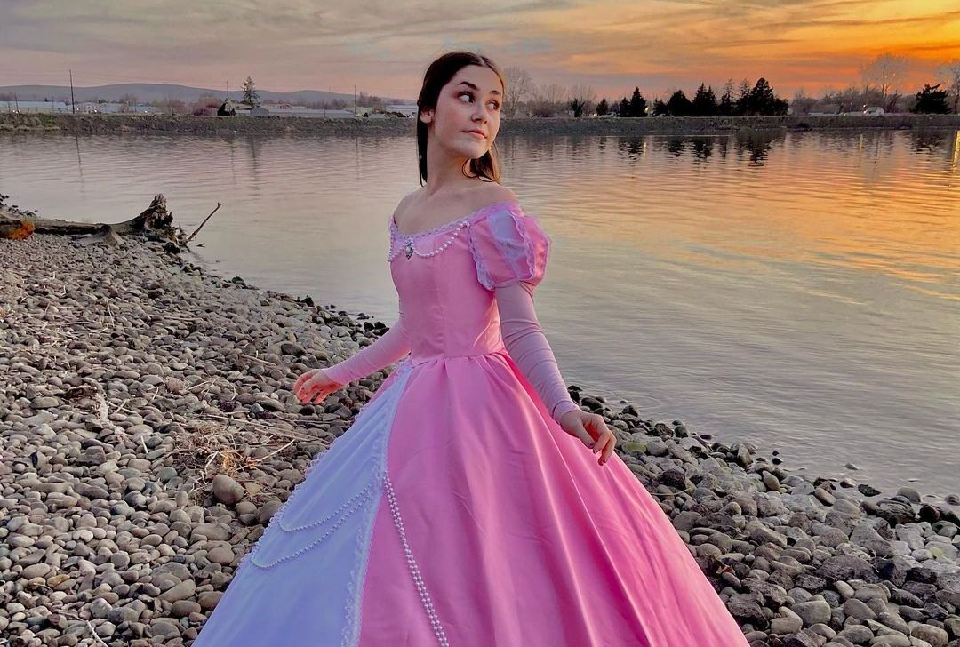 Alexandra Louise (Tiktok Star) Wiki, Biography, Age, Boyfriend, Family, Facts and More - Wikifamouspeople