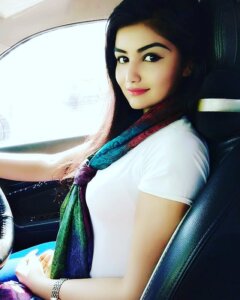 Geethika Jeshwi in car