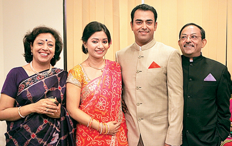 Anirban Lahiri with his parents and wife