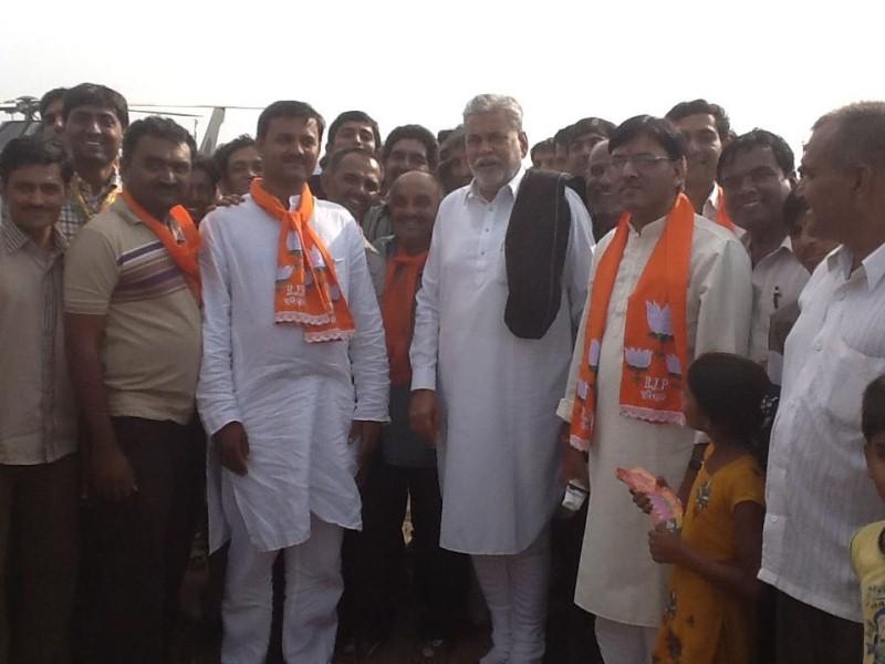 Mansukh Mandaviya after being appointed as the State Secretary of BJP